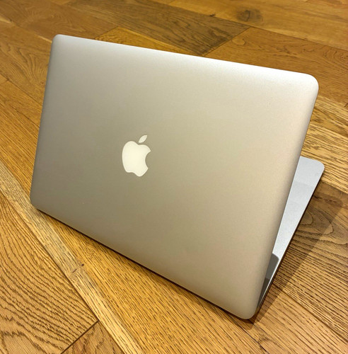 Apple macbook air early - 13”,
